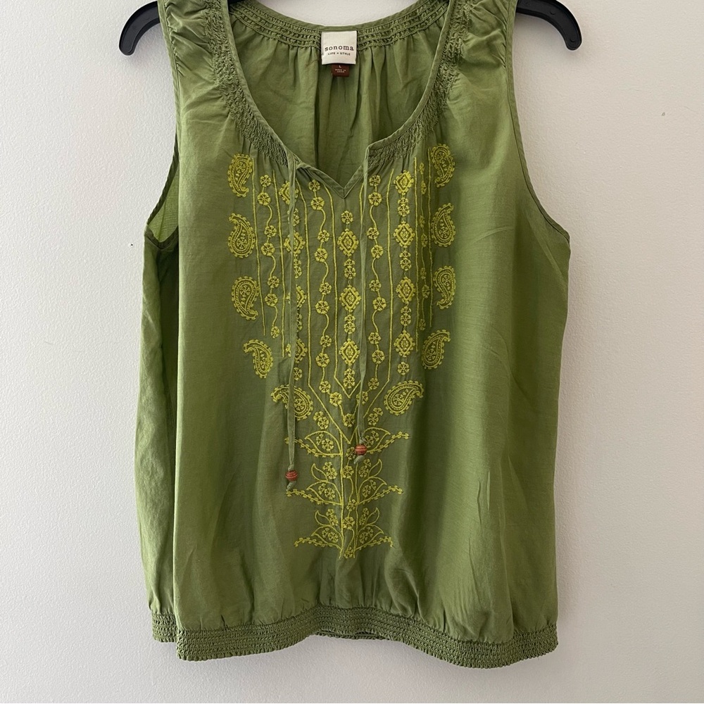 Bohemian sleeveless shirted waist/neck detail Grass green paisley embroidered